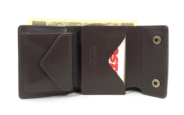 MAGNET (マグネット） Three Fold Compact Wallet Pig Leather ブラウン