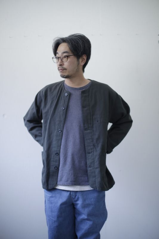 レミーラのカバースモック着用 チャコール