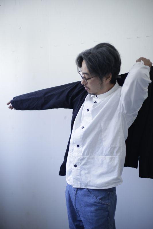 レミーラのシャツ キナリ 着用