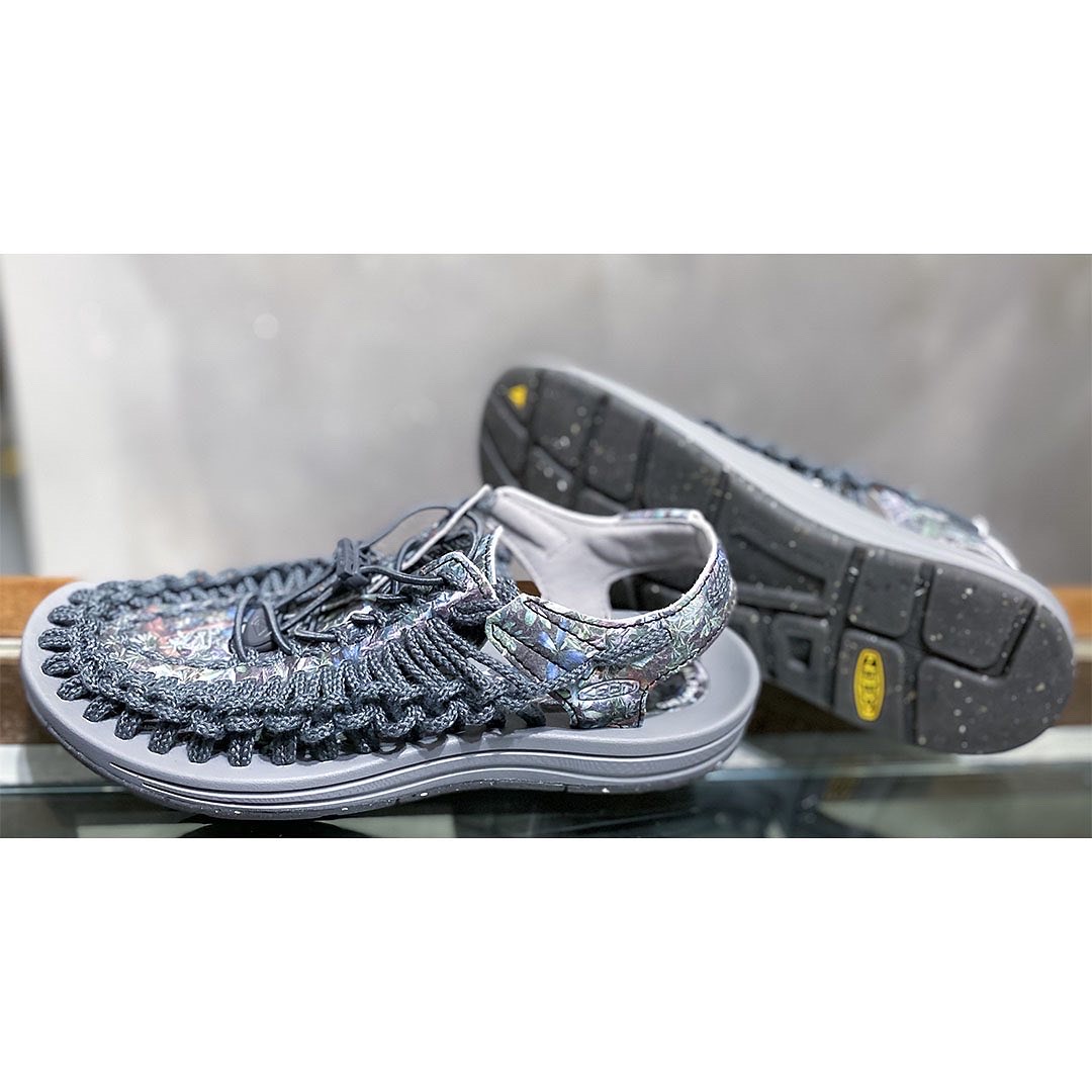 KEEN エルネスト UNEEK （ユニーク）カモ